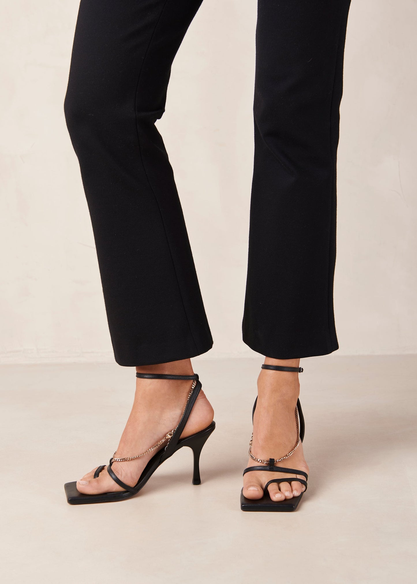 Alohas Black Straps Chain Heels