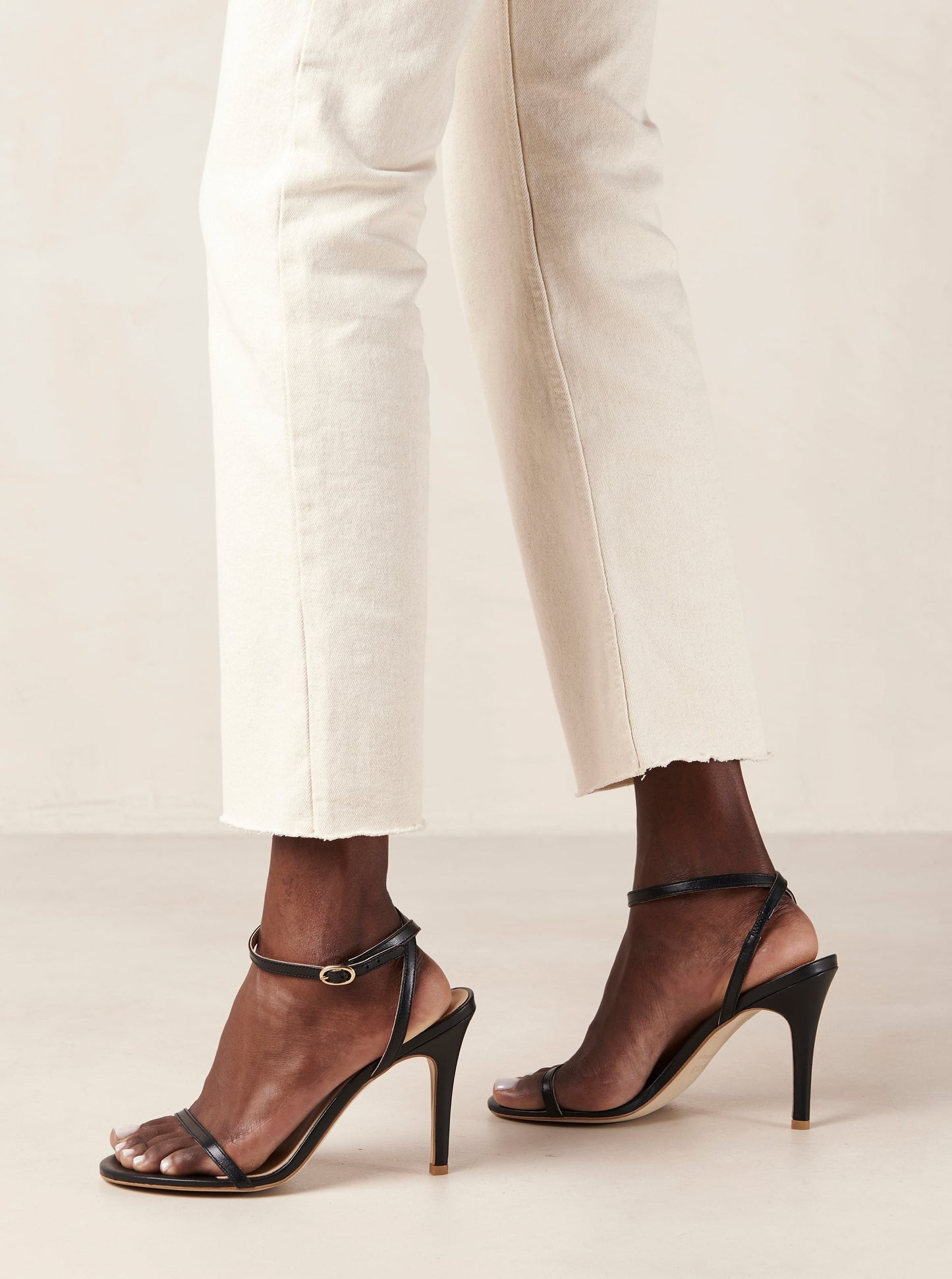 Alohas Otis Black Leather Sandals