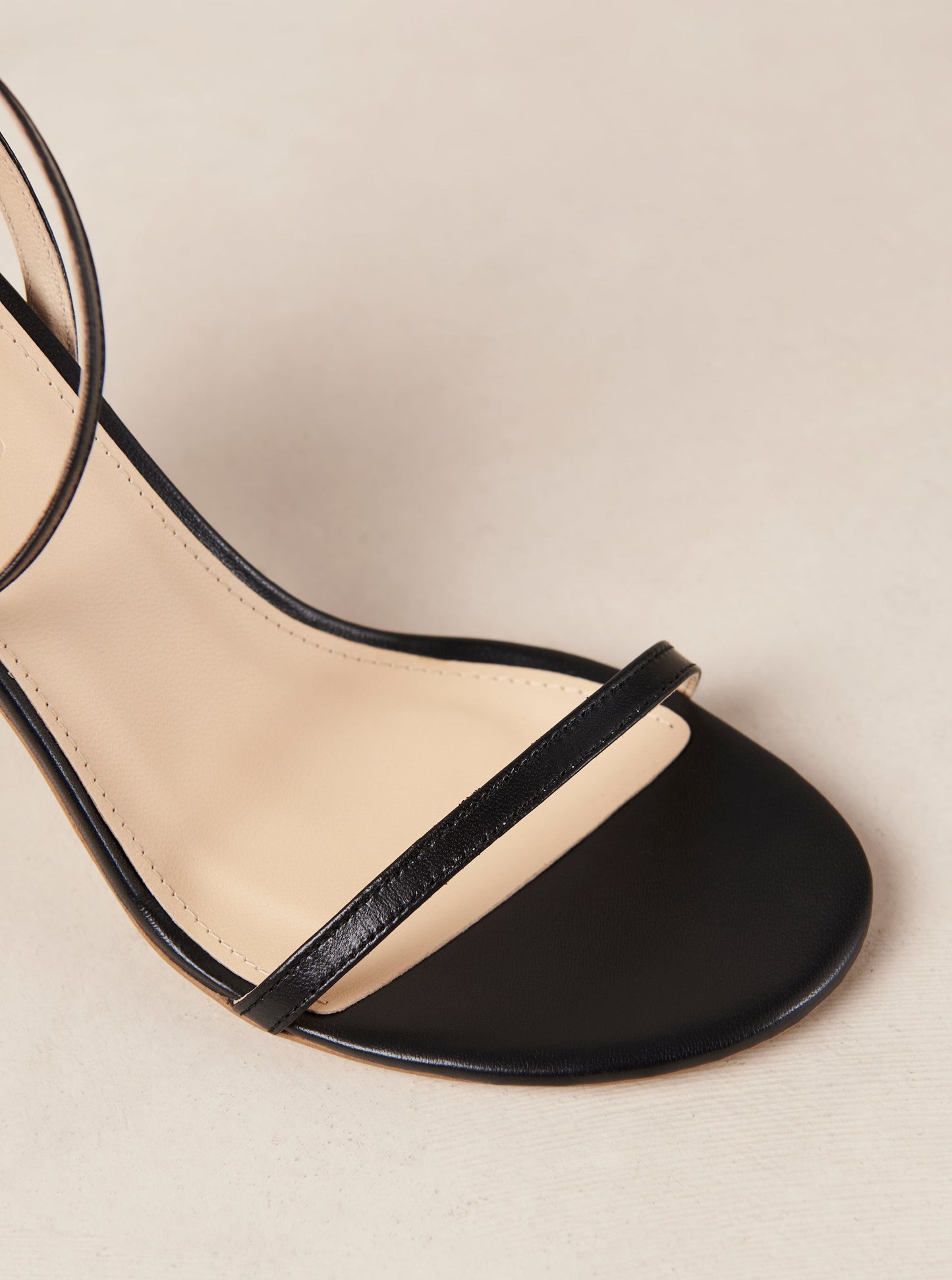 Alohas Otis Black Leather Sandals