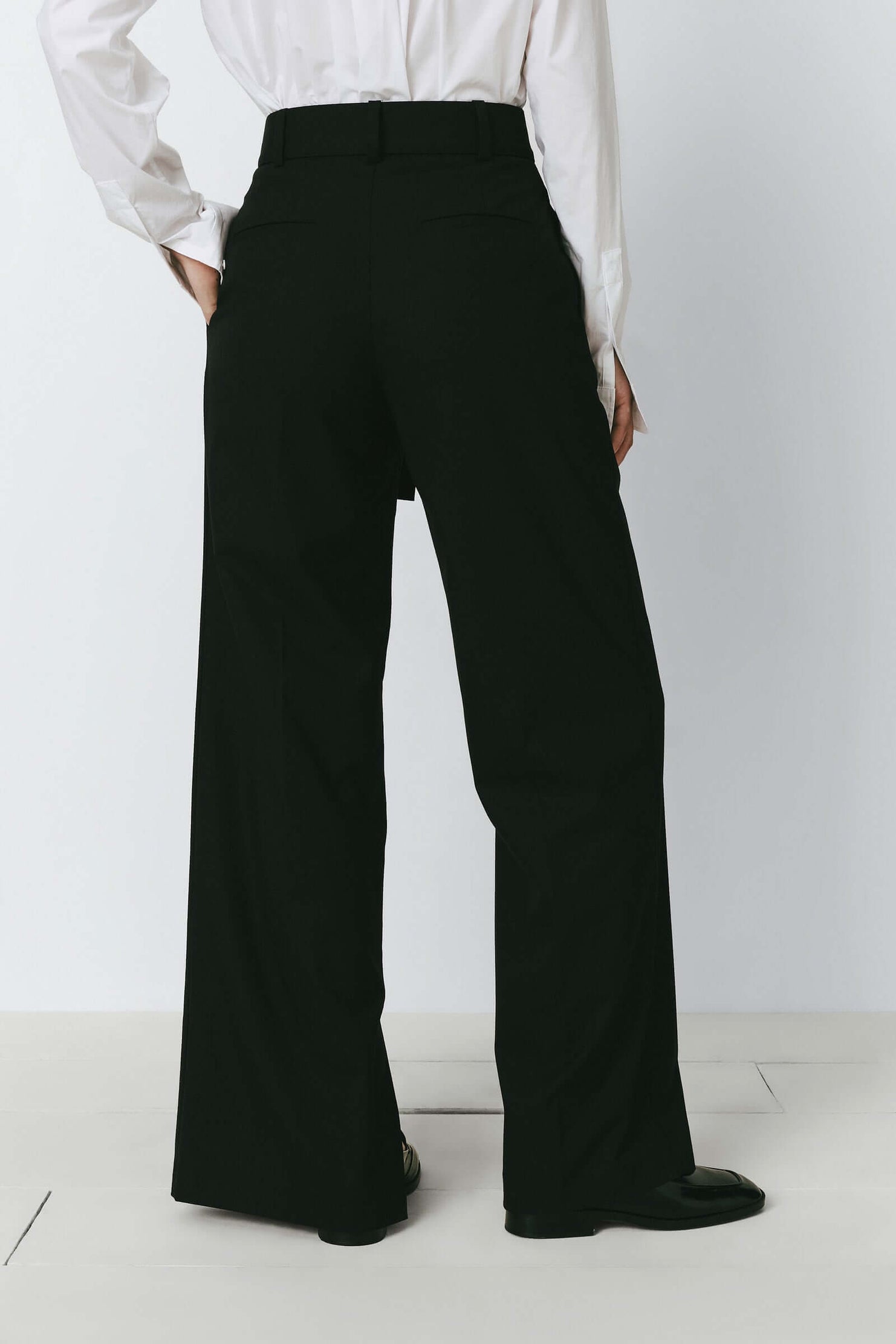 Rue Sophie Black Eleonore Belted Pant