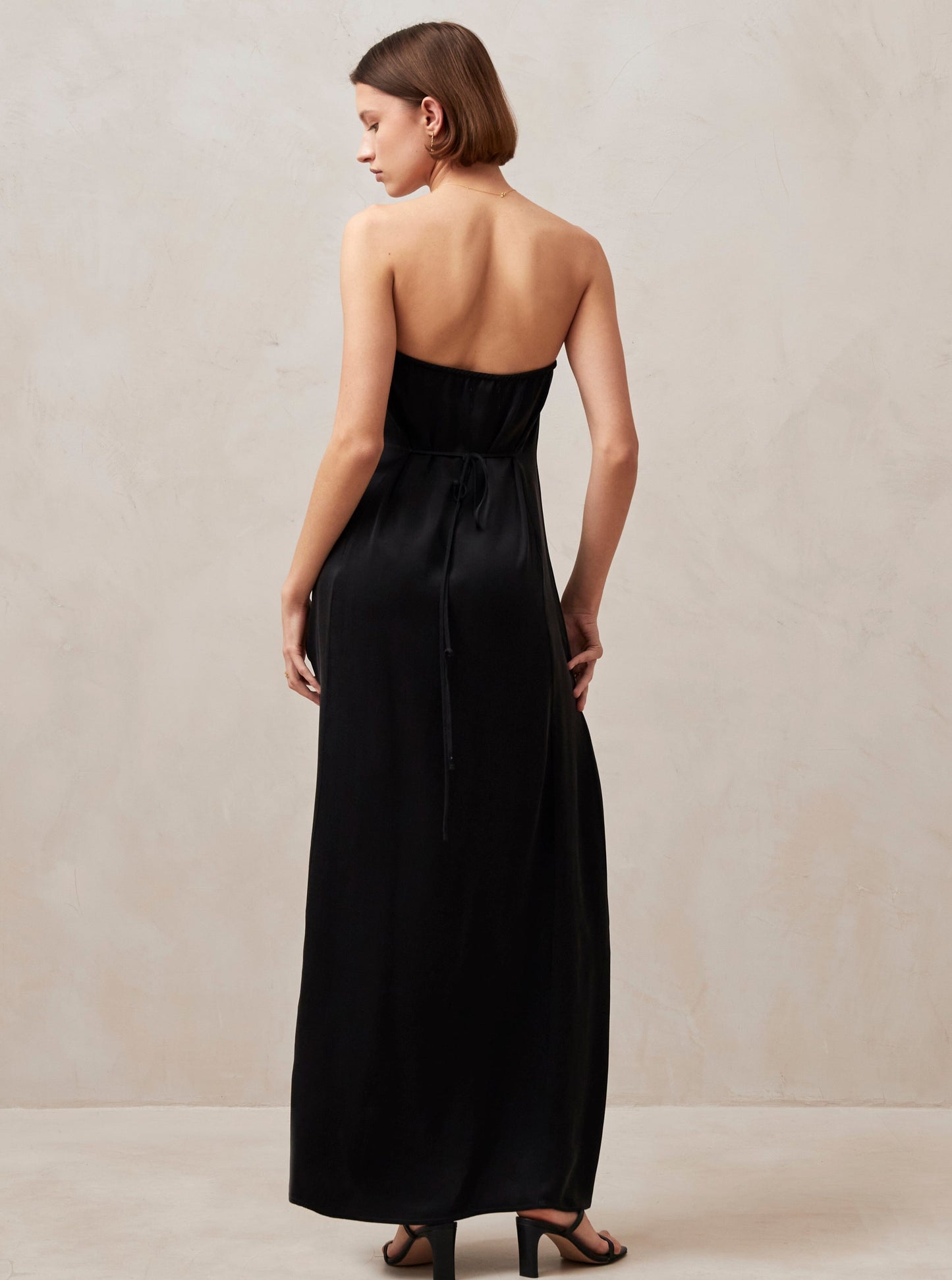 Alohas Ilia Strapless Black Midi Dress