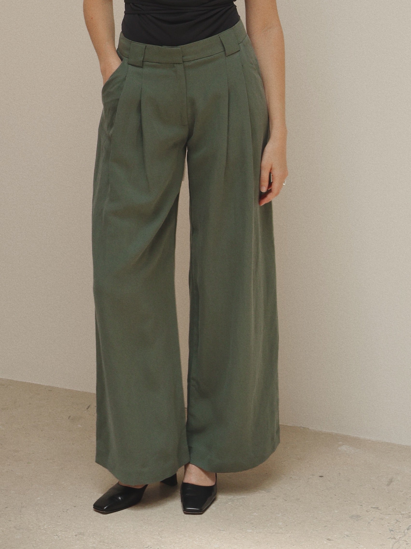 St. Agni Wide Leg Pleat Pants - Balsam Green