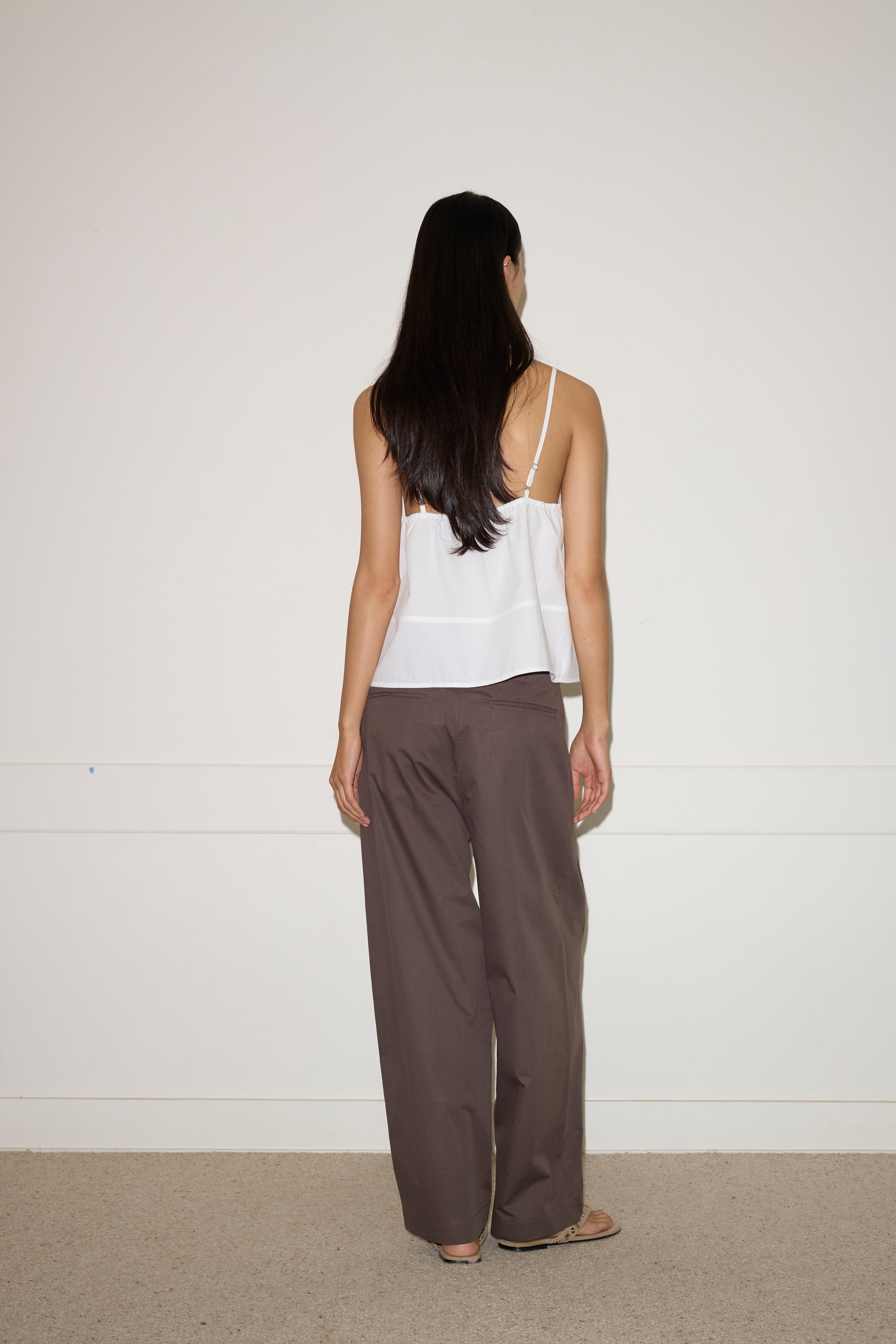 241212_Deiji_26_turnpantcocoseamtopwhite_2463.jpg