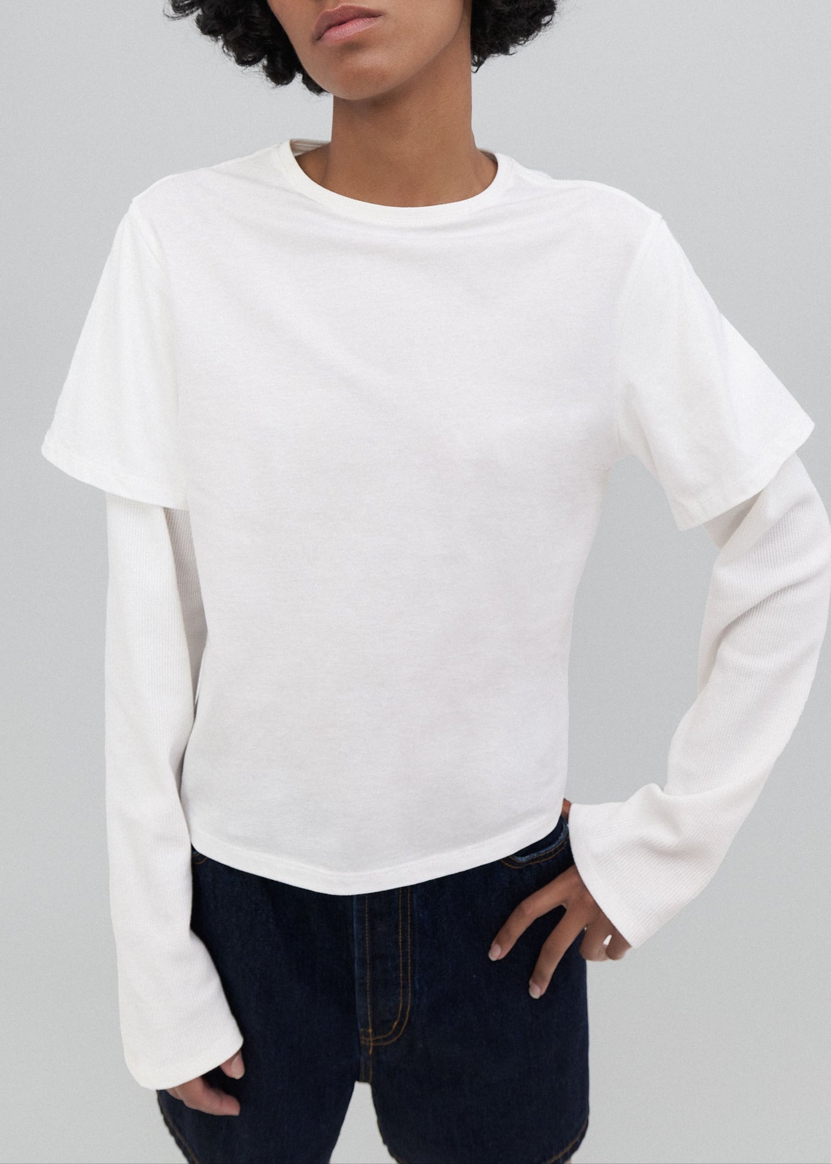 250527_STILL_HERE_53_2Tee_in_White_Thermal_3700.jpg
