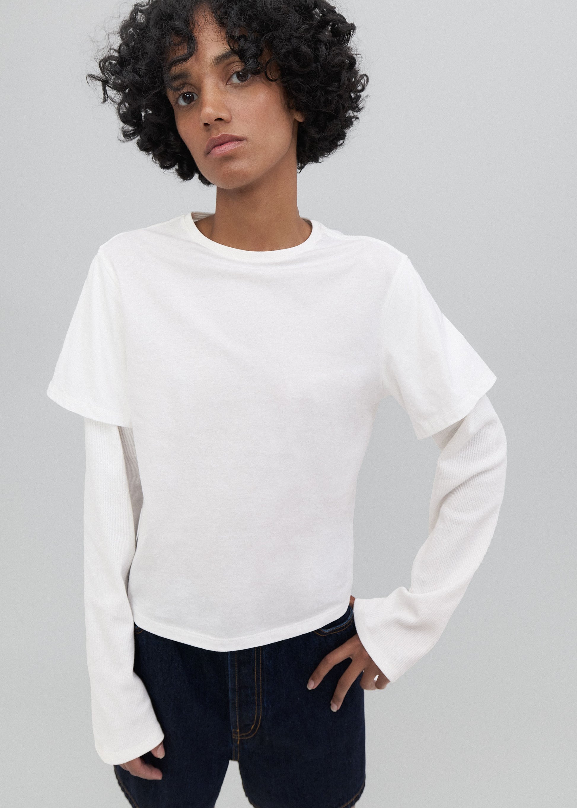 250527_STILL_HERE_53_2Tee_in_White_Thermal_3700.jpg