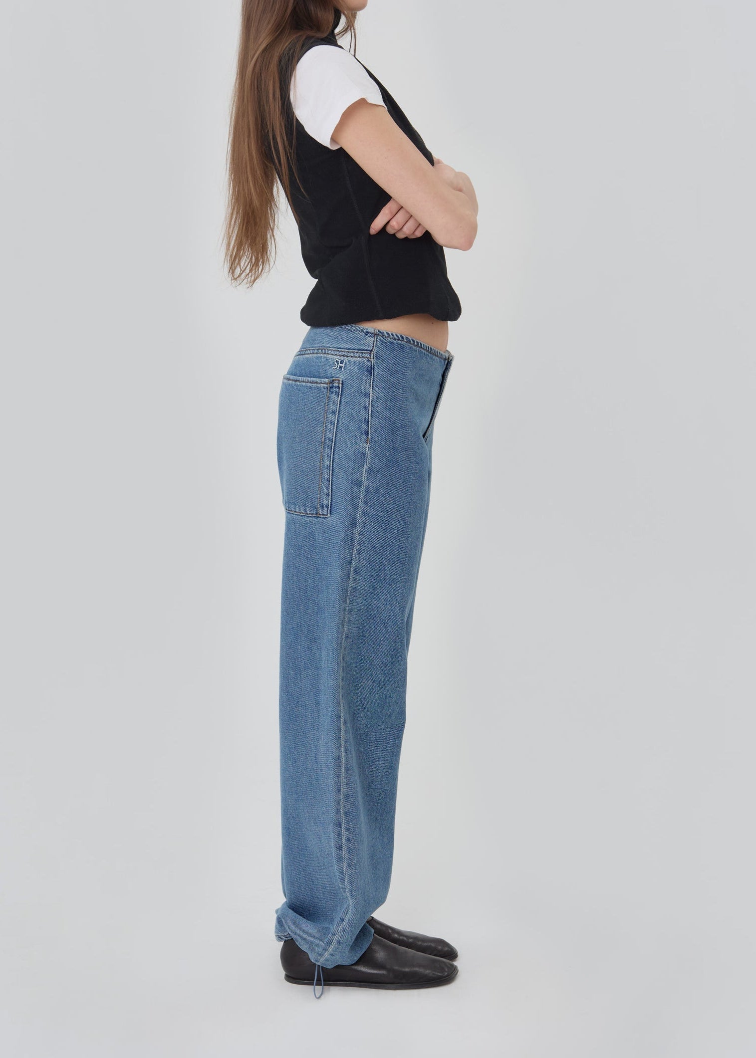 251211_Still_Here_December_Ecomm_Sport_Jean_Classic_Blue_0183.jpg