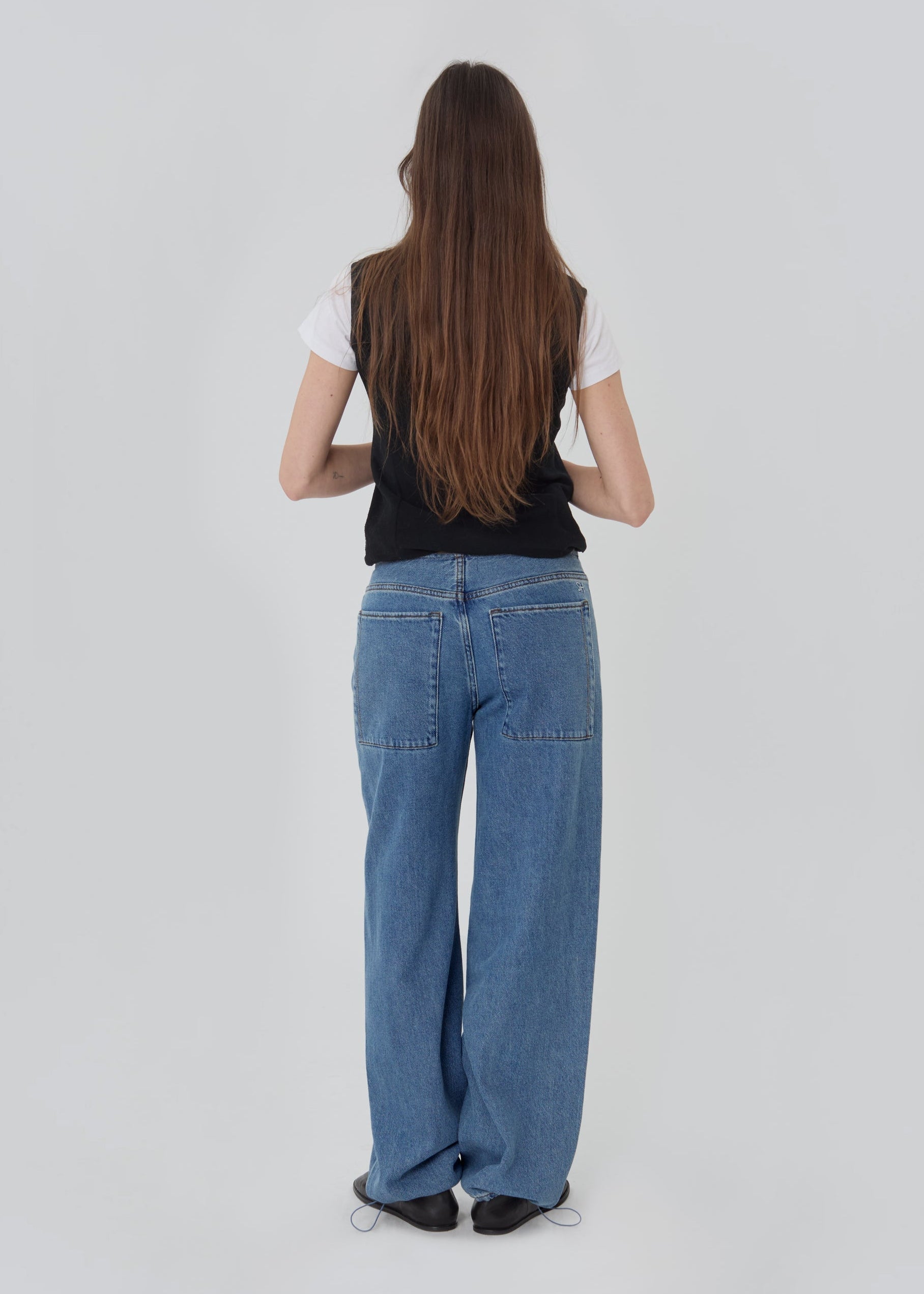 251211_Still_Here_December_Ecomm_Sport_Jean_Classic_Blue_0192.jpg