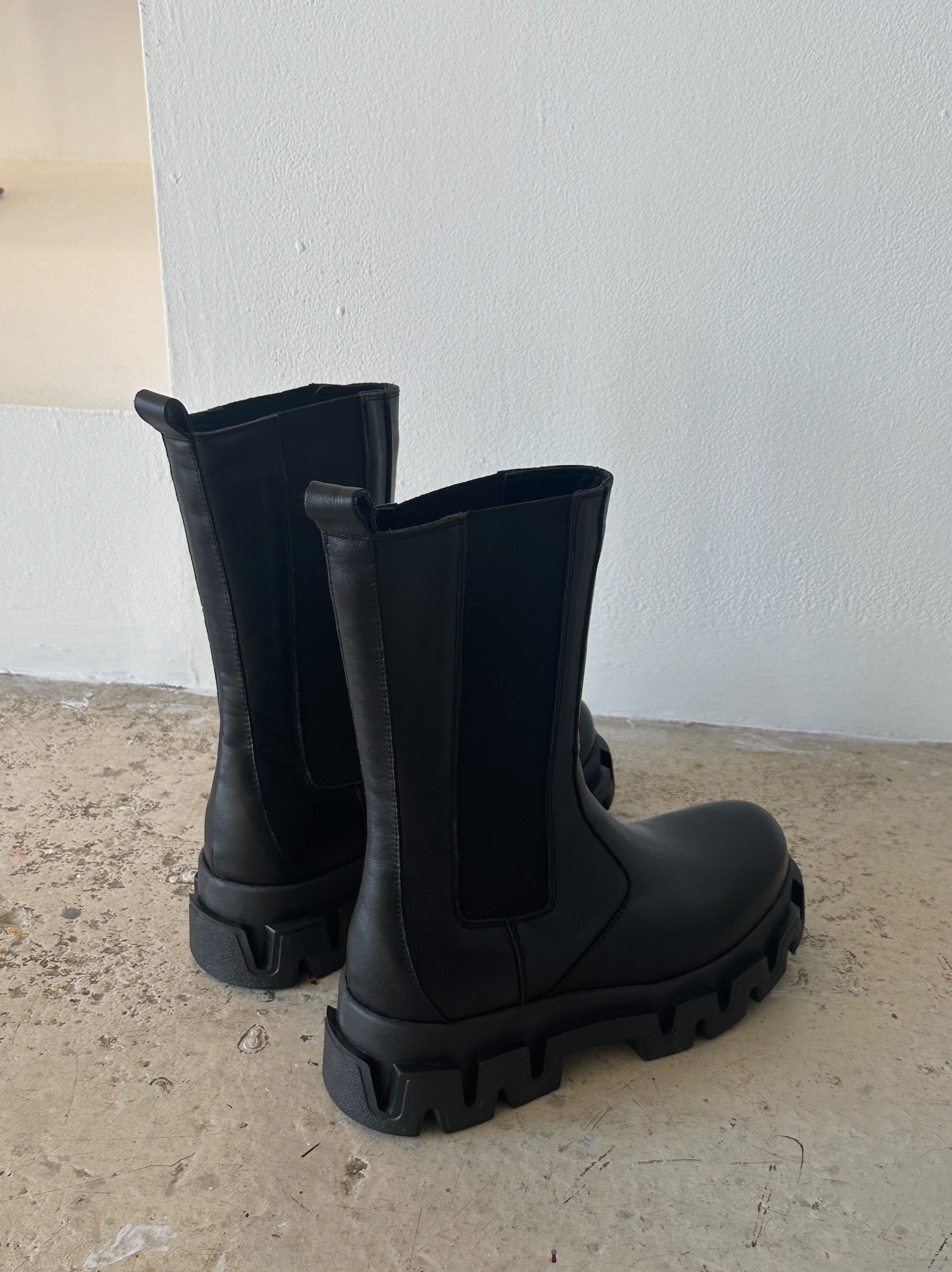Alohas Anastasia Black Leather Ankle Boots – Dear Society