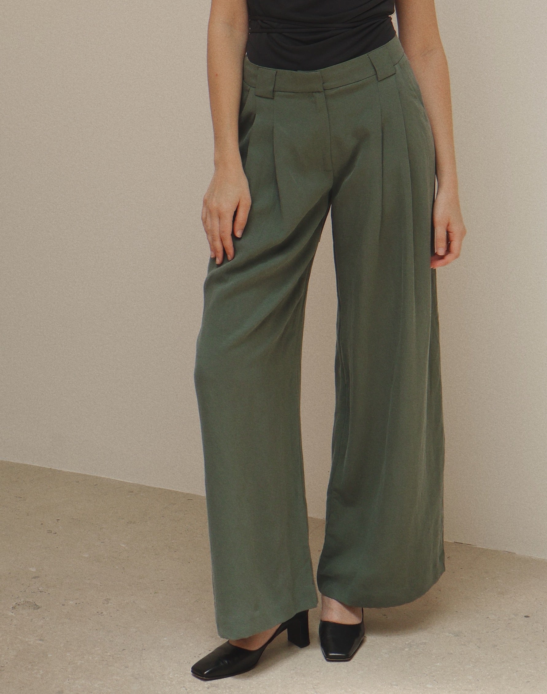 St. Agni Wide Leg Pleat Pants - Balsam Green