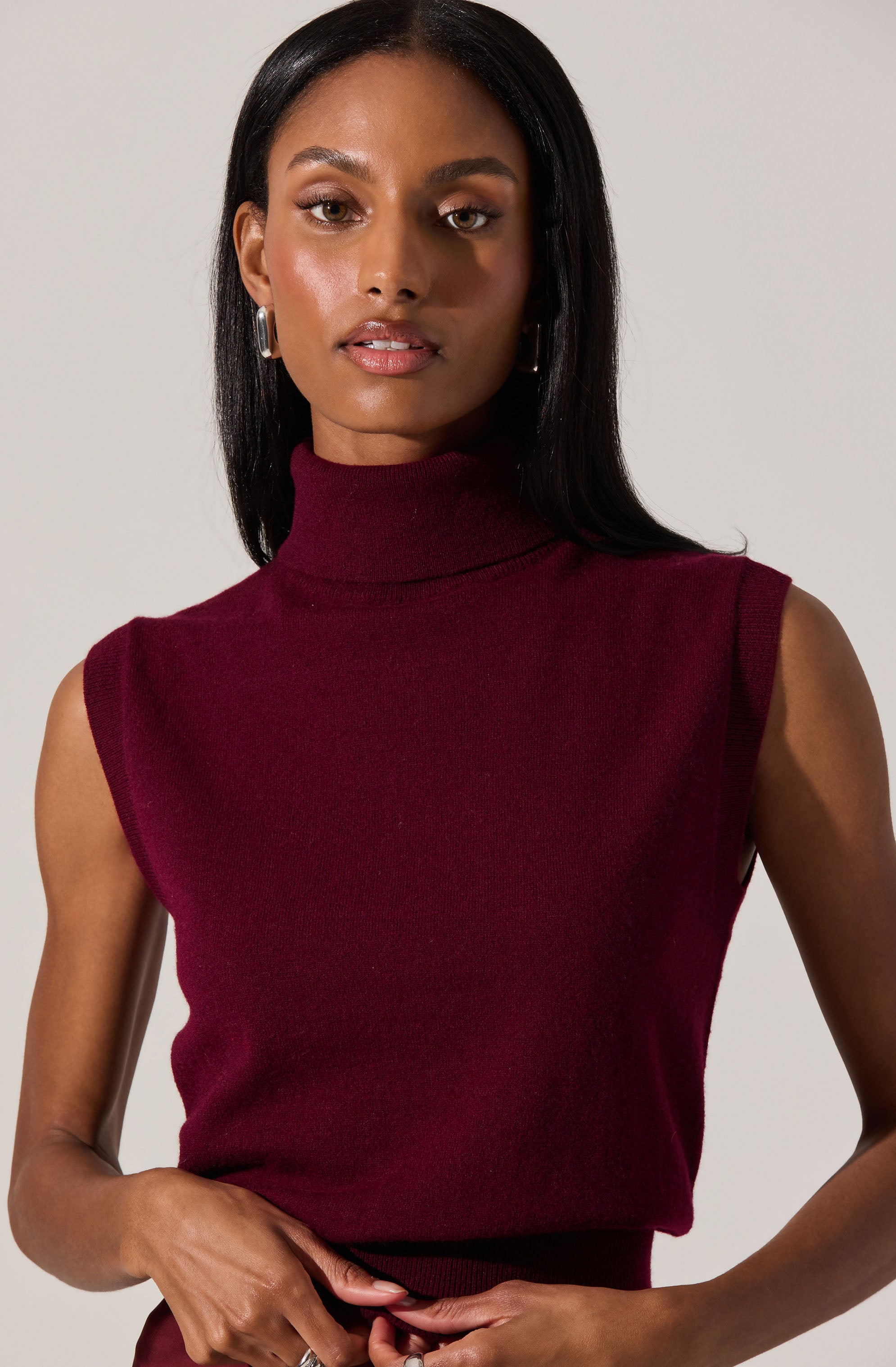 Wine Avah Sleeveless Turtleneck