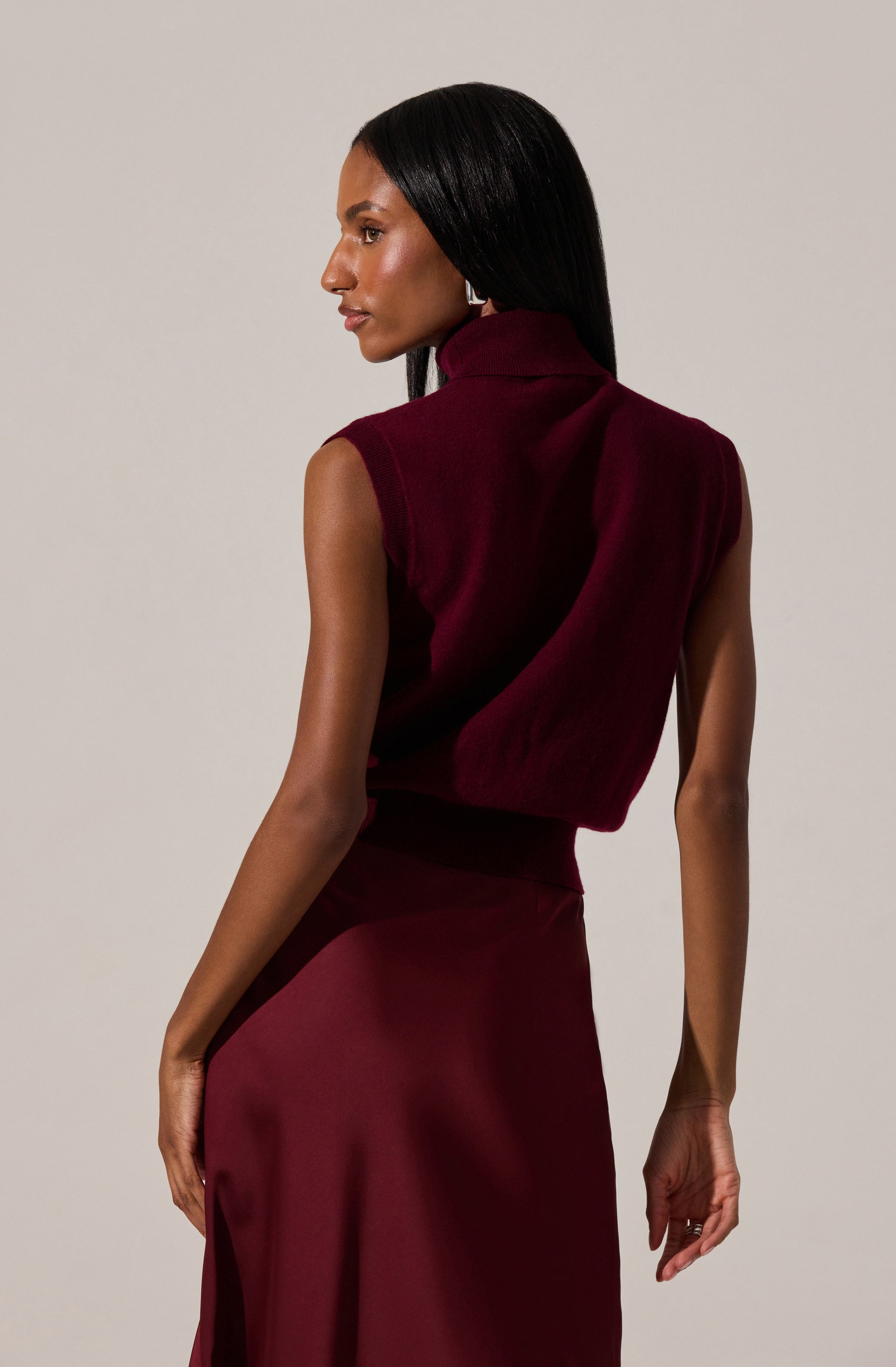 Wine Avah Sleeveless Turtleneck