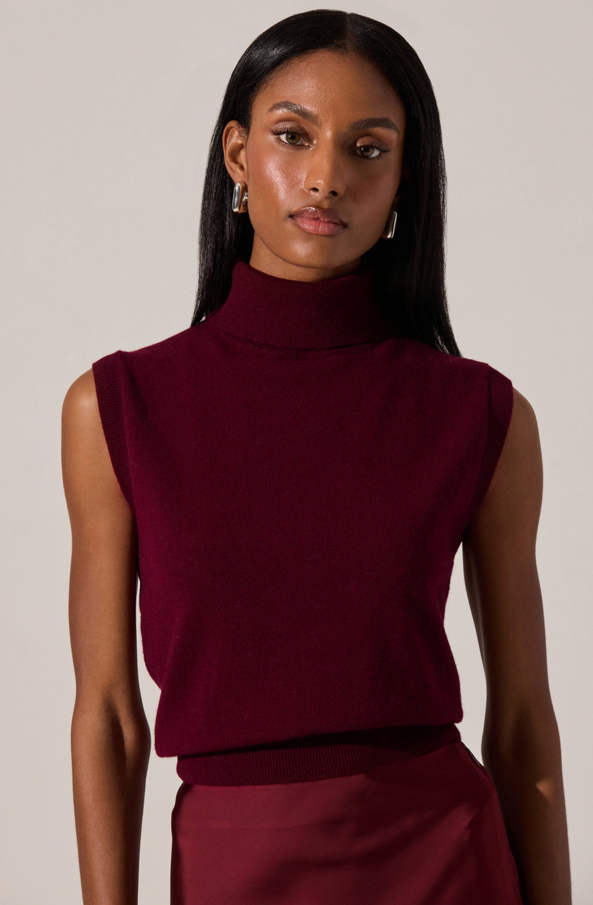 Wine Avah Sleeveless Turtleneck