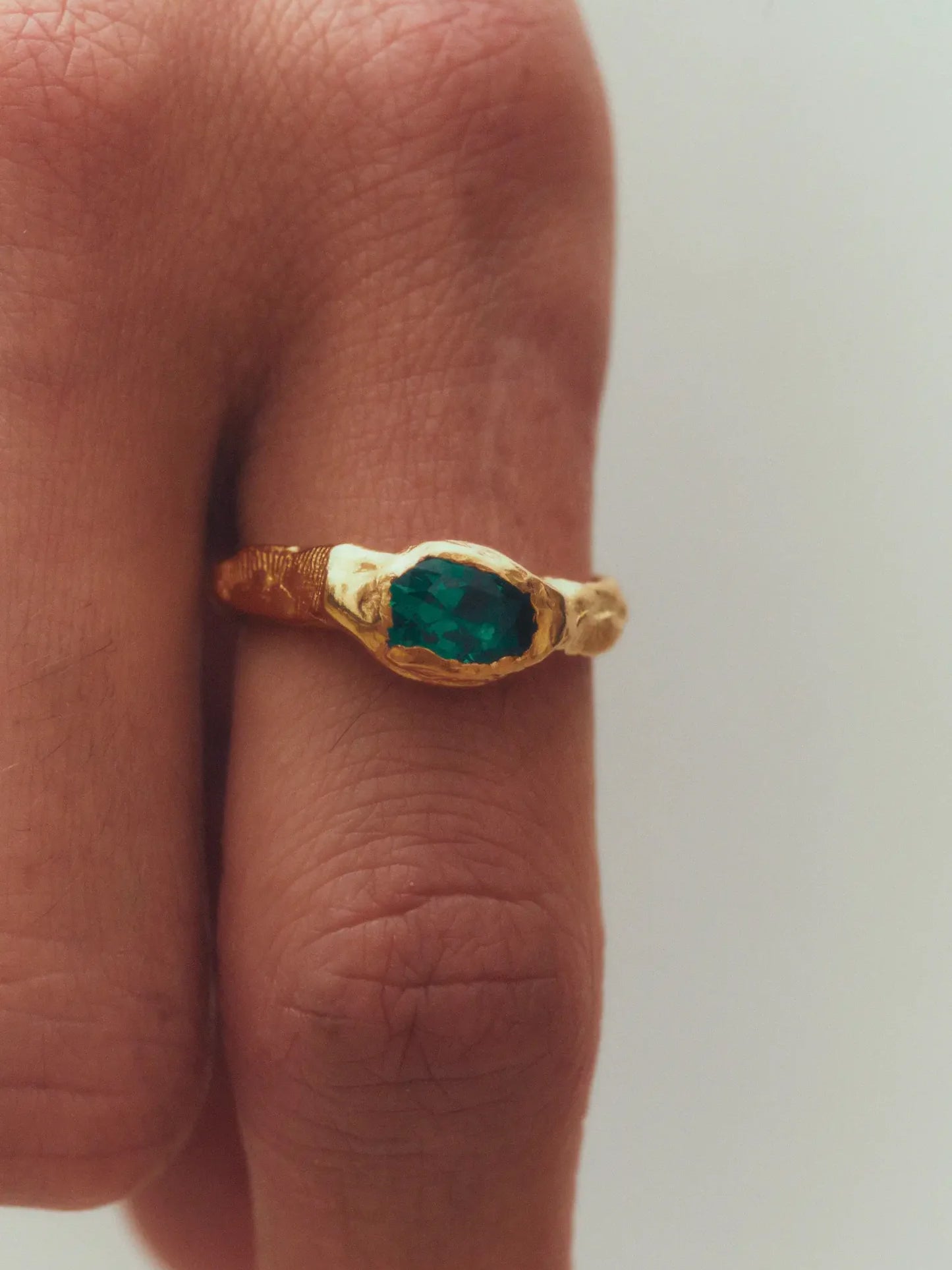 Simuero Gold Faro Green Ring