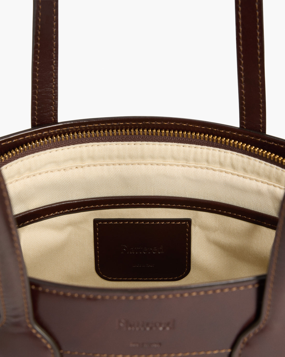 Greta_Suede_chocolate_0477_793f195e-d860-4d79-8e35-4ecf140fc383.jpg