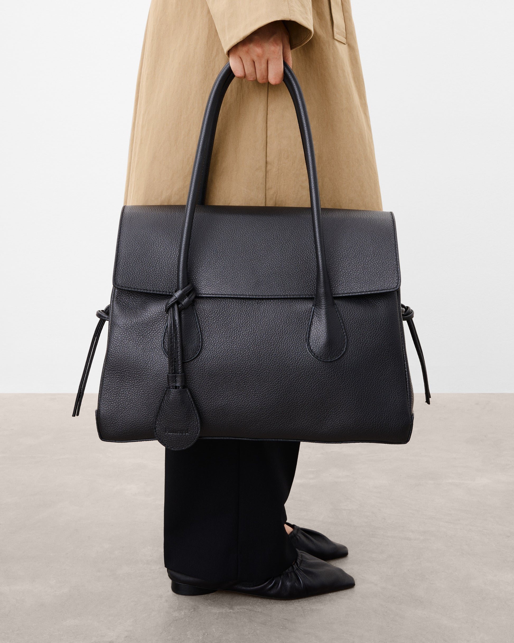 Flattered Lydia Tote Bag Grained Leather Black