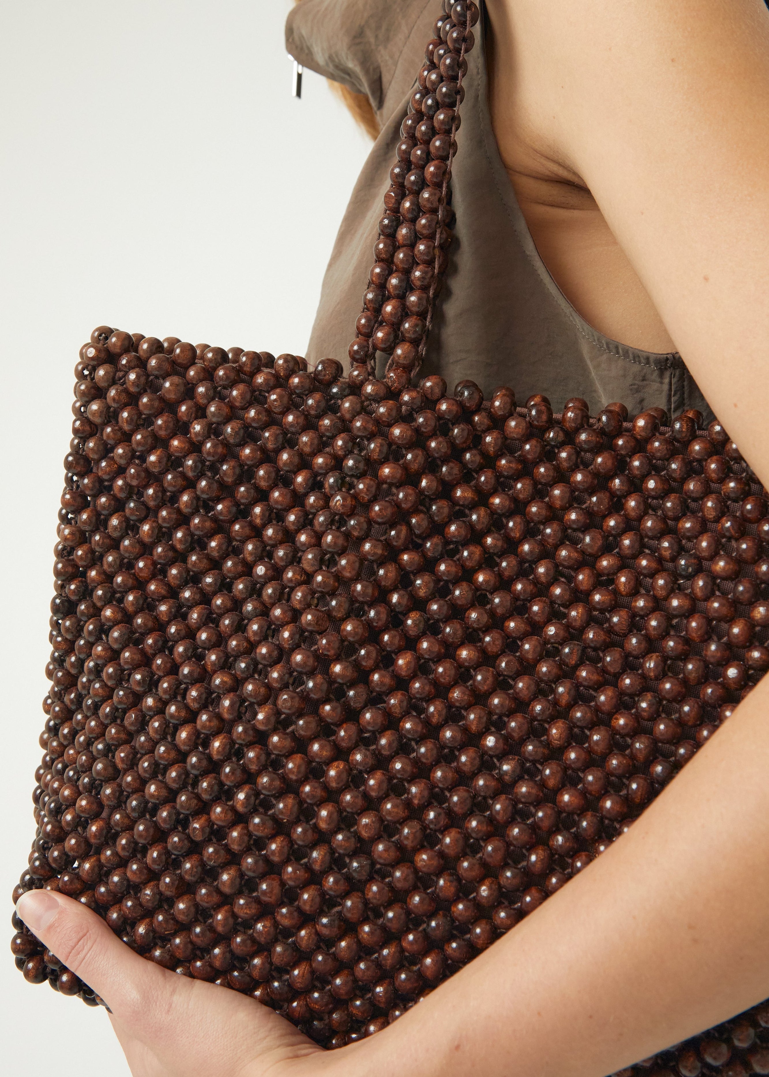 MADERATOTEBAG-DARKCHOCOLATE-ONBODY-DETAIL.jpg