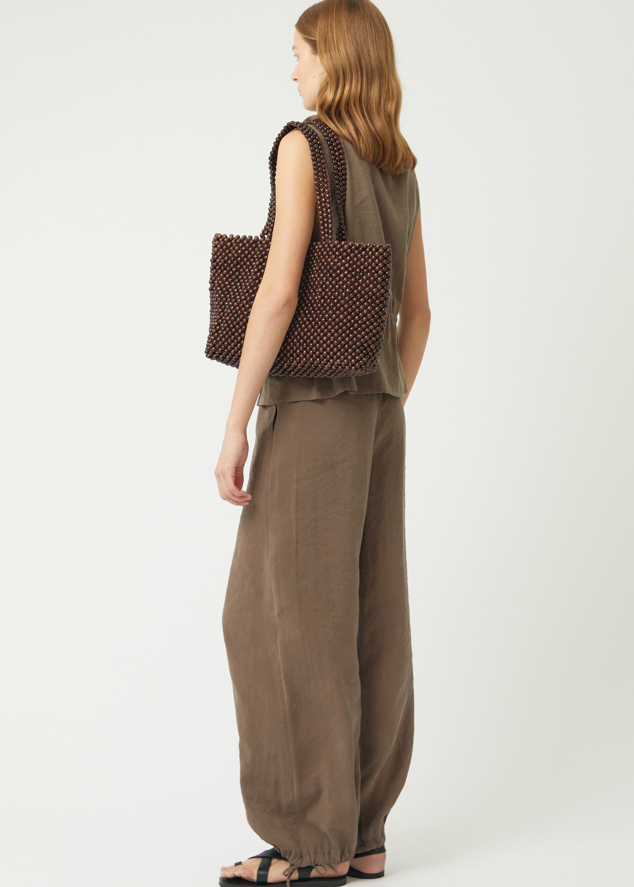 MADERATOTEBAG-DARKCHOCOLATE-ONBODY-SIDE.jpg