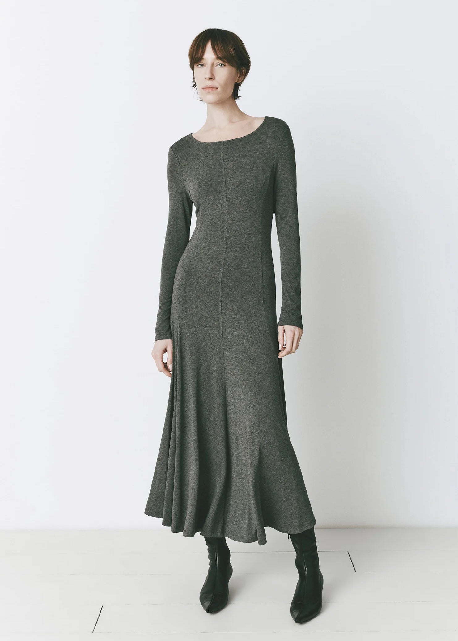 RueSophie_ClerJerseyMidiDress_Grey_1_1482x_e8813feb-b349-44a7-8628-040448e156d0.webp