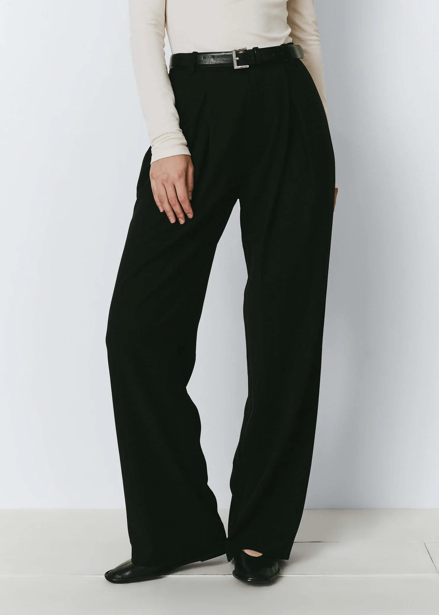 RueSophie_DrapePleatPant_Black_2_1482x_92f42951-9a47-4478-9a61-f895e46f6a24.webp
