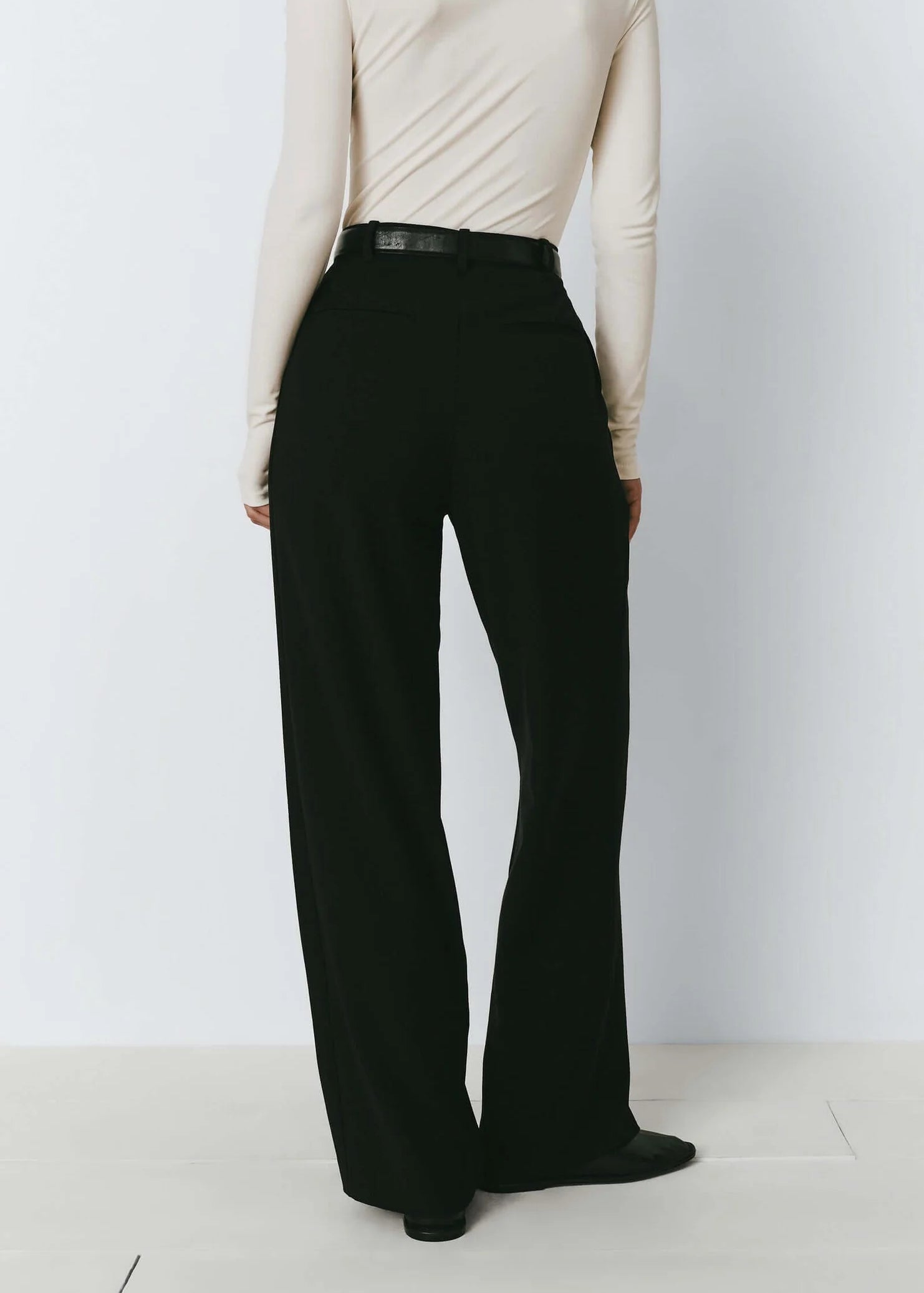 RueSophie_DrapePleatPant_Black_4_1482x_94dc77c8-4bc8-4a01-b915-9dd1ea7736ca.webp