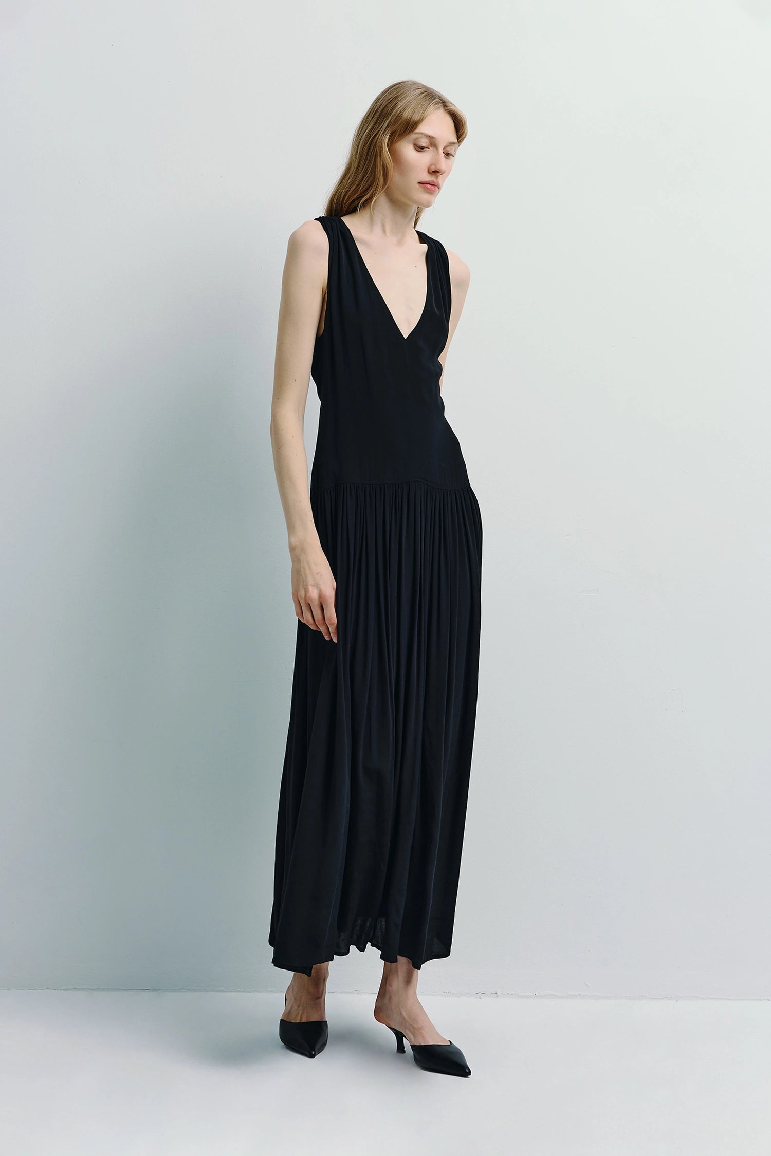 S225DS730__GiseleDress_Black-2_5760x_c5bdcfd2-00fb-406b-9766-c126cd316ffb.jpg