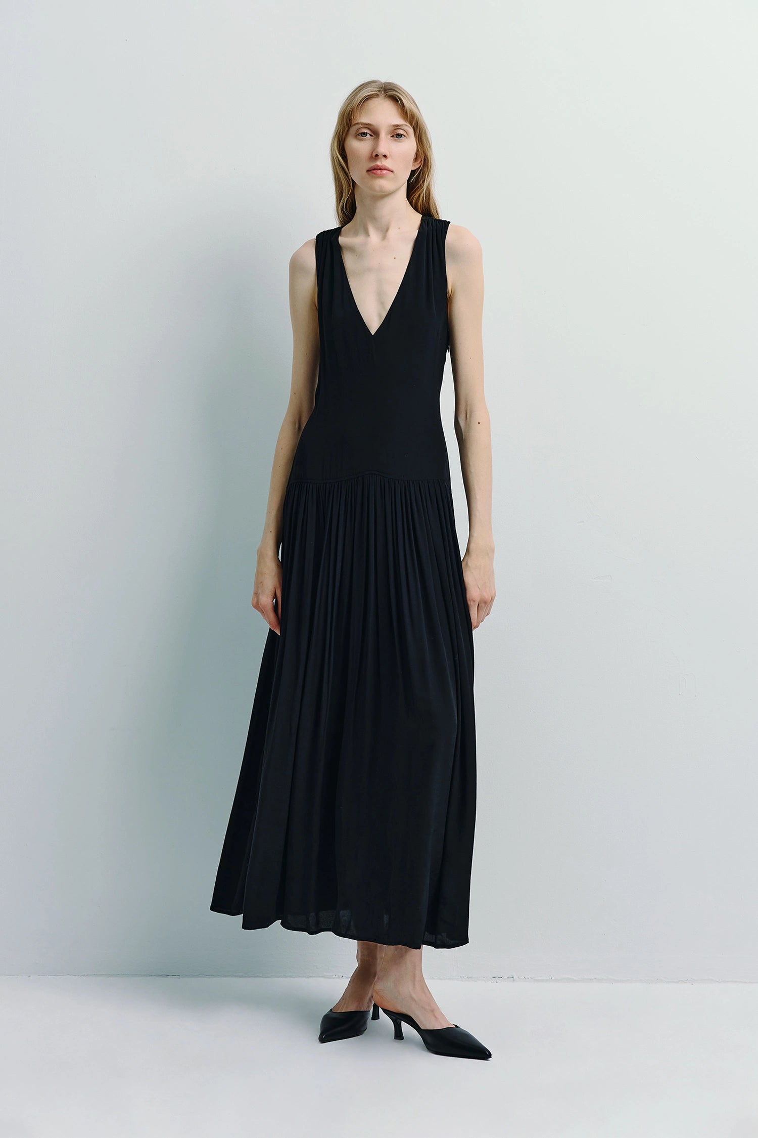 S225DS730__GiseleDress_Black-3_5760x_58ca1c8d-9923-48ce-b5c4-5e3e62ea1693.jpg