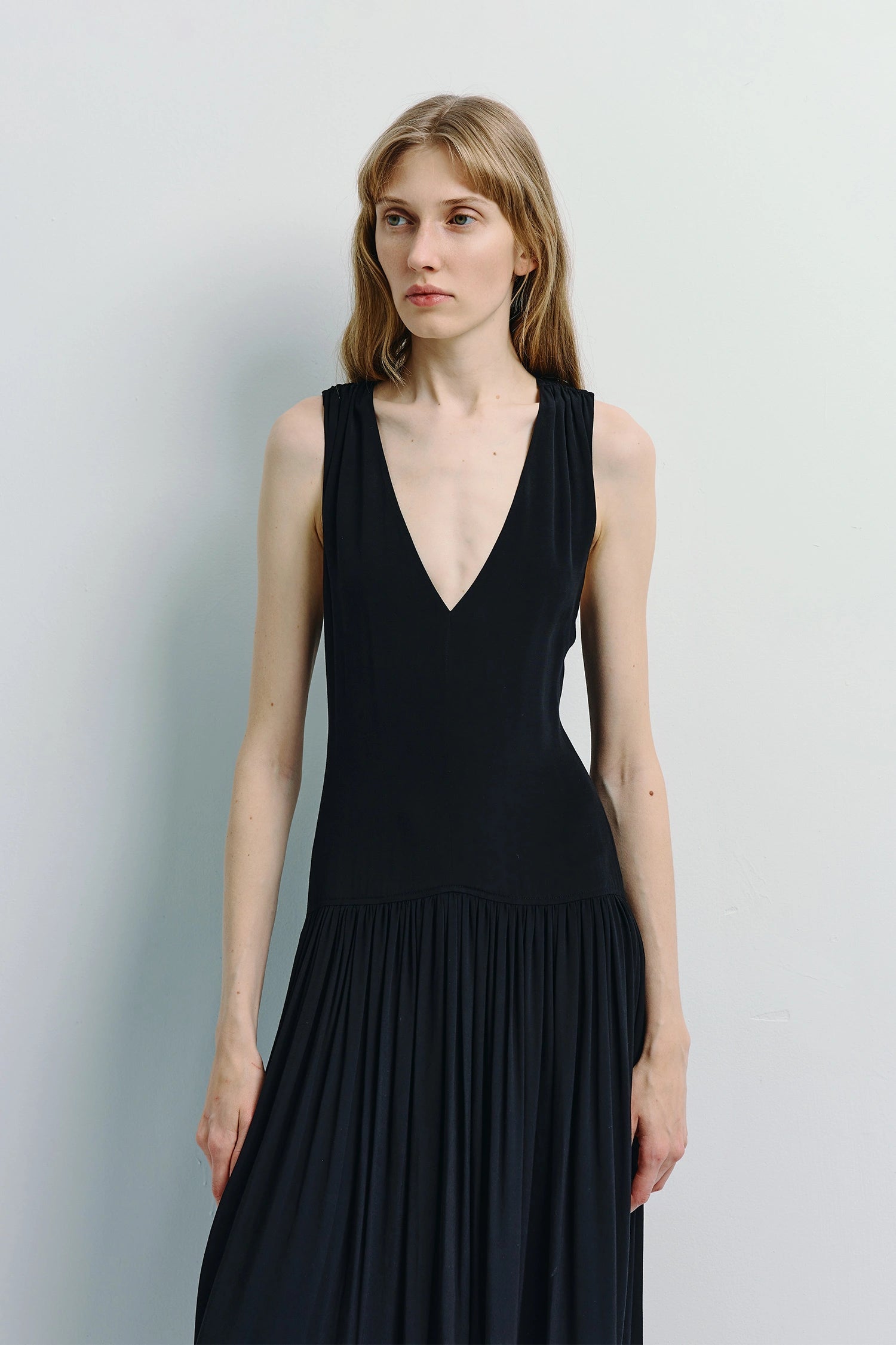 S225DS730__GiseleDress_Black-6_5760x_d44f54df-608d-4a1a-9851-96e89c0a45b5.jpg