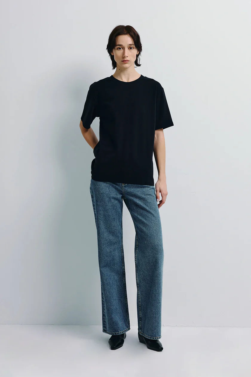 S325TS851_OwenBoxyCrewneckTee_Black_6_840x_f07c0bd4-26f4-4e2a-9038-9ea3447471e2.webp