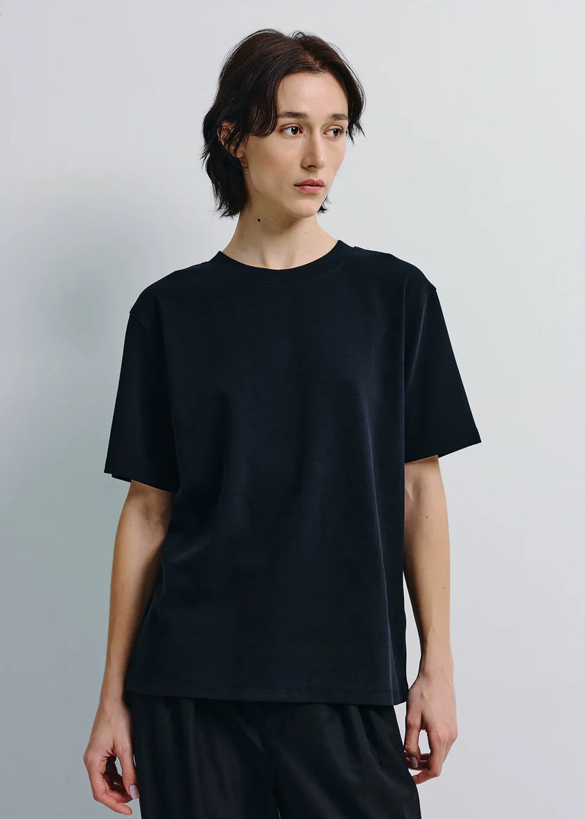 S325TS851_OwenBoxyCrewneckTee_Black_7_840x_feda5ee9-38eb-4d61-927d-0bd5030fafba.webp