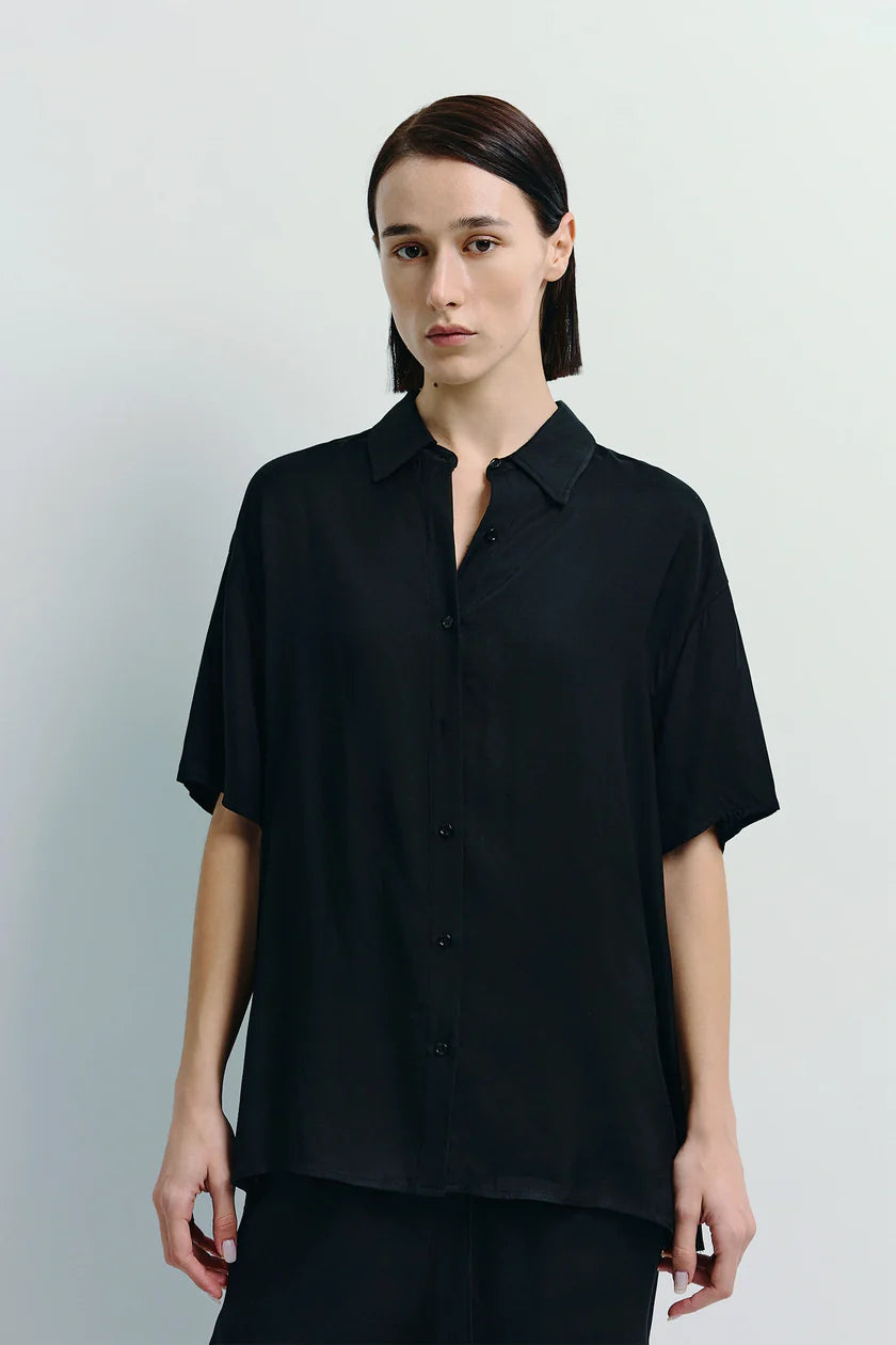 S424TS563_DrayButtonDownShirt_Black_2_840x_1fbeb5f0-e8eb-4b75-8f21-7716e3afc316.webp