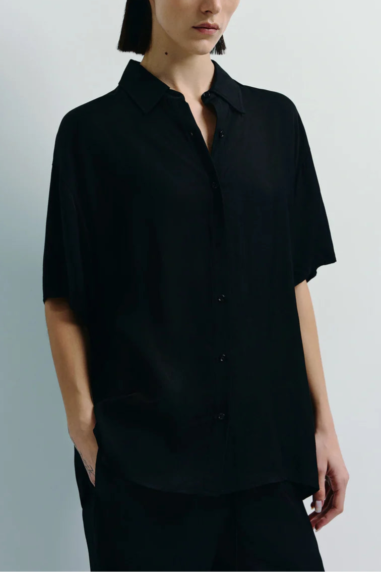 S424TS563_DrayButtonDownShirt_Black_4_840x_21ddbb6d-0682-4bd9-a90c-42d8964aaa16.webp