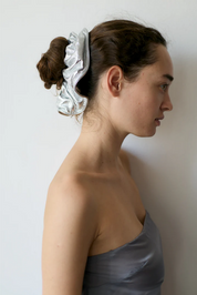 Ayllón Cygne Leather Scrunchie in Silver