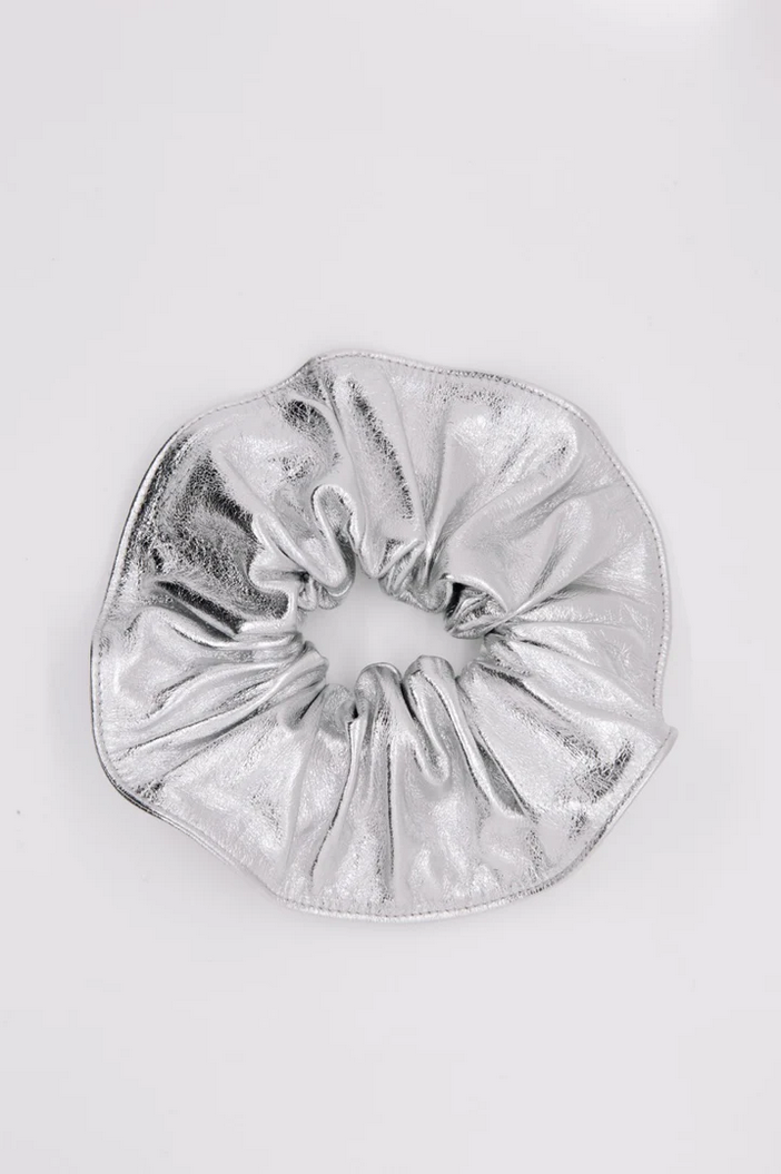 Ayllón Cygne Leather Scrunchie in Silver