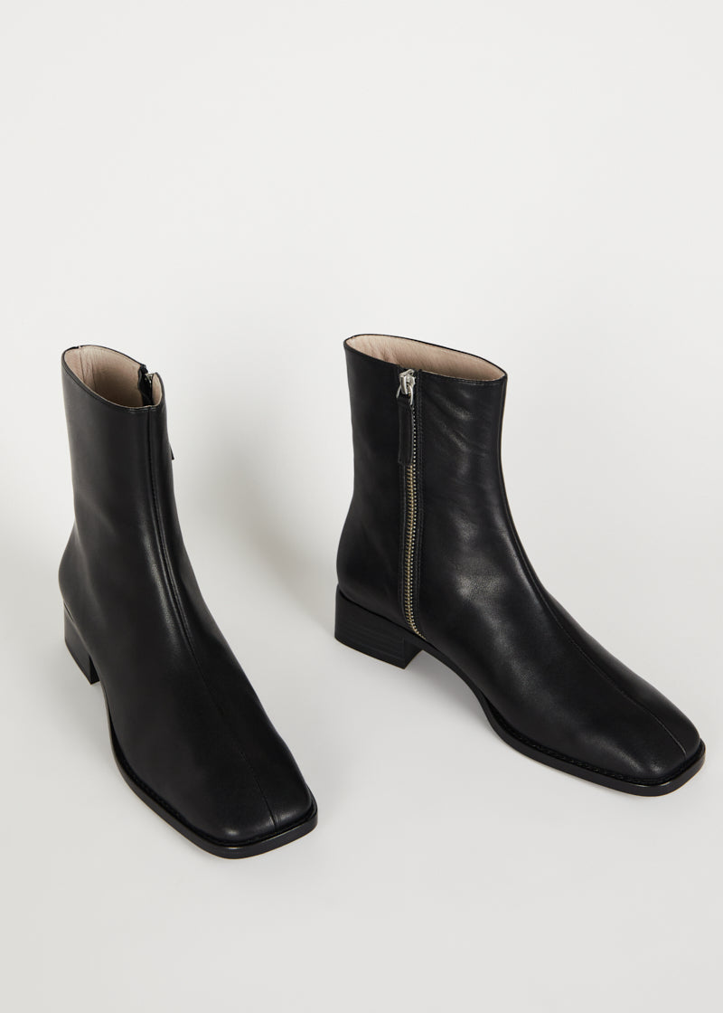 TOURBLACKLEATHER3_39e40767-3fbf-46db-88ce-bf991b70d82e.jpg