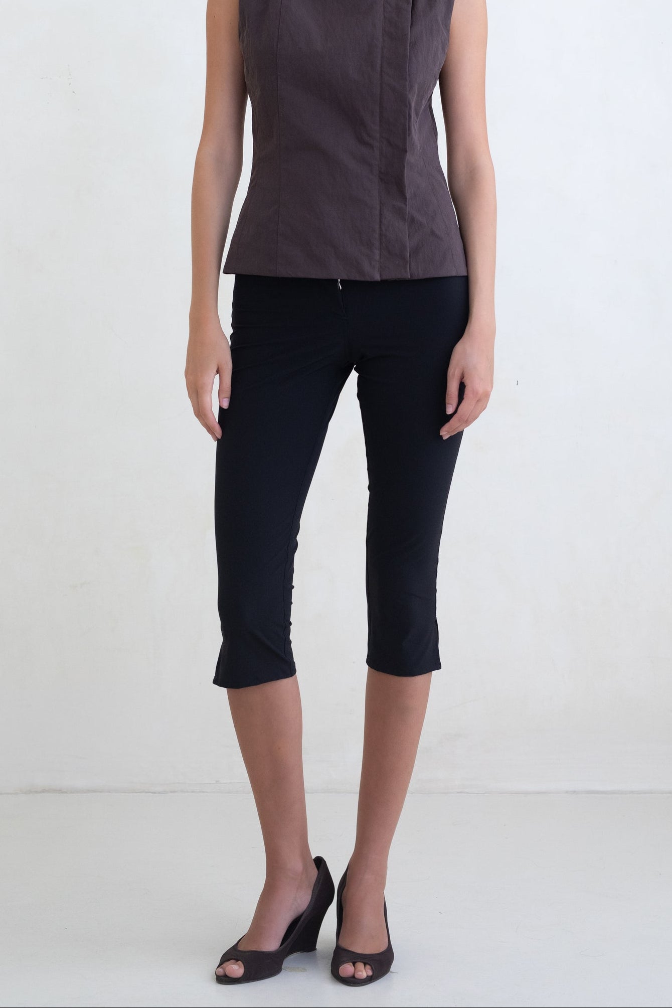 Belle Anna Black Petit Capri