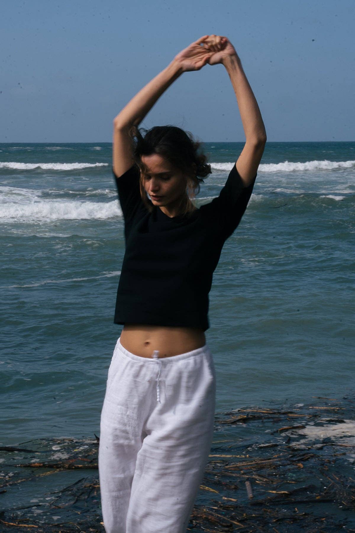 LA RELAXED - Organic Rib V Neck: White / XS