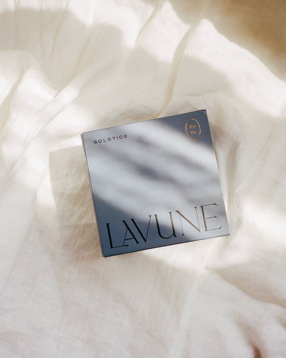 Lavune N˚06 Solstice Candle | Warm Heliotrope & Cedarwood