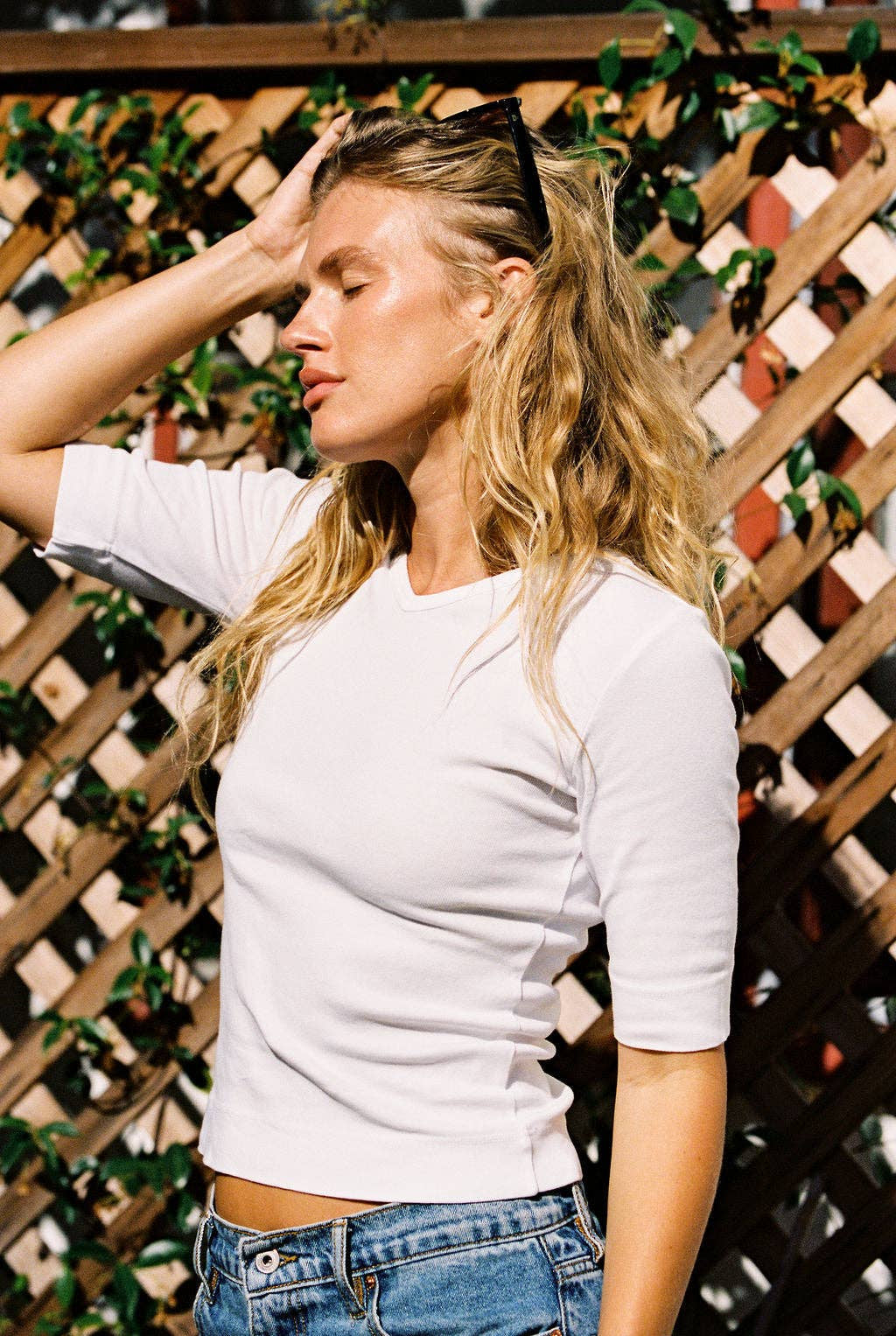LA RELAXED - Organic Rib V Neck: White / XS