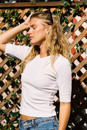 LA RELAXED - Organic Rib V Neck: White / XS