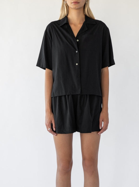 Trois Black Kass Relaxed Shorts
